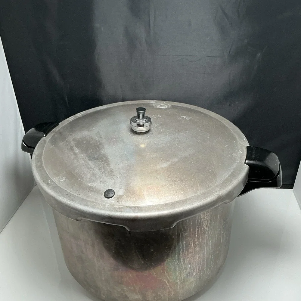 Presto 16 Qt Aluminum Pressure Cooker Canner 0174510 w Regulator and Trivet 409A